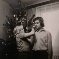 Lumír Aschenbrenner s maminkou o Vánocích roku 1975