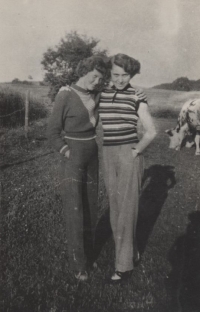 Hana Panušková with her friend