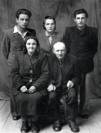 Igor Oleshchuk (left) stands with his sister Lyubov and brother Oleg. Their parents, Marta Hryhorivna and Andriy Maksymovych, are sitting on chairs. 1956