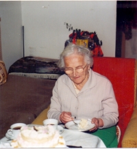 Elisabeth Kräussl - witness´s mother called "Oma", 2000
