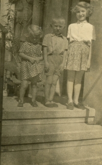 Alexander Bory with his sisters