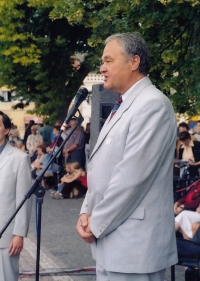 Bohuslav Fencl at the Vysoke Myto Square, 2004