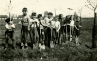  Alexandra Bory and his childhood gang