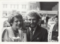 S manželkou Taťjánou na jejich svatbě, Praha, 1976