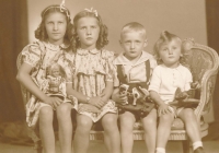 On the right is Nikolaj Bělanský with his siblings