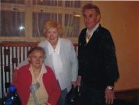 Antonín Lamplot, his sisters Marie and Otýlie (sitting), 2005