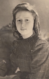 Liselotte Pultarová at the age of fourteen. 1943