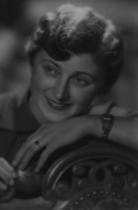 Unmarried Hana Ryvolová in 1952