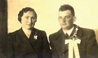 Wedding picture of Vikrorie Matulová and Franz Strobl (1940)