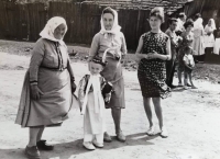 Jindřiška Švajdová (right) with her family (left grandmother Věra Nováková, son Petr)