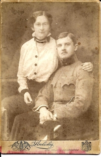 Anna and Vladimír Ustyanovičovi, the grandparents of the witness, around 1918