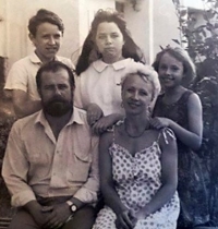 Severinets family, Constantin and Tatyana with thier children, Anna, Pavel, Darya, 1989 