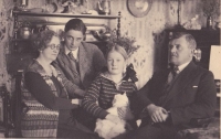 The Ustyanovič family in Uzhhorod in 1932