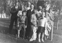 Ivan Olbracht (in the middle in a suit) for the first time in Uzhhorod, September 7, 1931 