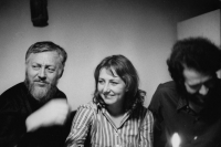 Hana Hamplová se svým pedagogem Jánem Šmokem (vlevo) a spolužákem Pavlem Márou v roce 1971. 