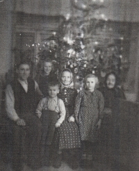 Jan and Anna Skřipka, the old woman and Růžena's children, František and Jaroslav, Christmas during the Second World War 