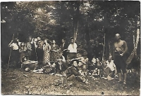 Anna and Ljuba Ustyanovič (down on the right) on the trip with scouts, 1927