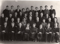 Maksymovych's students (2nd row from the bottom, 1st from the left) at the school (Khabarovsk, 1958