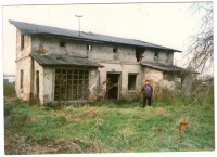 Nadiya Slesareva (Viktorovska) near the ruins of the family house of Martsel Reinhard in Grodzisk Mazowiecki in Poland, 2000s