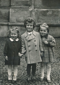 Anna Pešatová (left) with her friends - the tallest girl's name was Blanka and she belonged to the Jews who were later deported during the war (perhaps to Terezín)