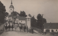 Uncle Jan Hurych and the countrymen ride in Makov in the years of the First Czechoslovak Republic