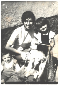 Elena Cinová as three years old child (on the left) with her mother and sister