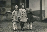 Anna Pešatová (right) with her friends, in the middle the Jew Blanka, who was probably deported with her family to Terezín during the war