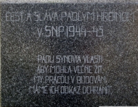 Pamätník padlým v SNP 1944 – 1945 v Uhrovskom Podhradí (detail)