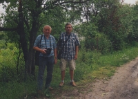 Bratři Loukotové na místě, kde stál dům dědečka, Volyně, asi 2018