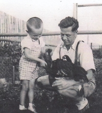 Otec Emil se synovcem Jiřím (Kudrnou), který později z Čech emigroval do Rakouska a Německa 