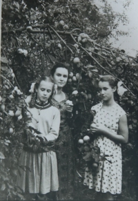 In the garden, 1959