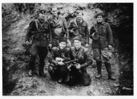 December 1944, skupina partizánov nad Uhrovským Podhradím – vľavo Július Dubček