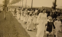 Prime divine service June 4, 1944, the parade of religious girls