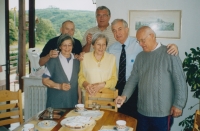 Při rodinné oslavě, po roce 2000