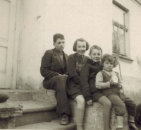 Rut Kolínská with her older siblings at the rectory in Horní Krupá		