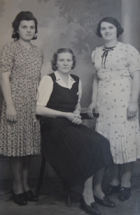 His sisters Ludmila, Anežka and Cecílie Exner, circa 1930