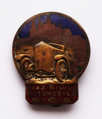 Member's badge of the Union of Automobile Chauffeurs of the Republic of Czechoslovakia, number 347, which was worn by František Slavíček.