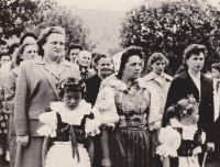 Prvomájové slavnosti, A. Smržová vpravo, 1965