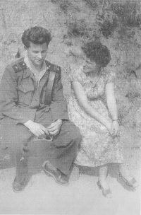 Alena  s budoucím manželem Janem Kleckerem na Brněnské přehradě v roce 1959