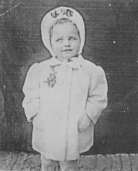 Alena Kleckerová (Spickova) in childhood