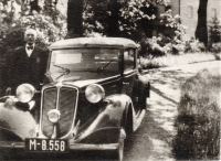 František Slavíček with the automobile he drove for the Löw-Beer family