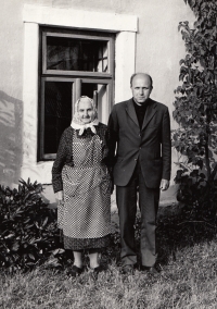 Václav Kulhánek with his mother in 1978
