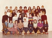 A class photo from the Na Vítězné pláni grammar school, Jana Hybášková third from the right in the second row 