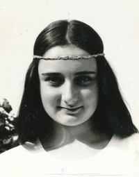 Jana Hybášková v roce 1983, kdy ji jako osmnáctiletou dívku přijali na arabistiku na FF UK