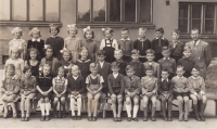 Miloš in first grade (sixth from the right), all the way to the right is the class teacher and Czech teacher, Karel Schwarz