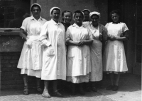 Klára, second from the left, in a smock with colleagues at the Veleslavín pulmonary hospital, Prague, 1960