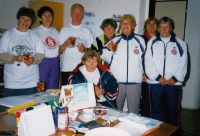 Terry Fox Run, a photo with Graham Kenyon, the witness is first from the left in the upper row, 2003