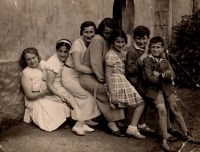 Children of Petr's aunt, Irma Lüftschitzová. From the left, Áda, Věra, Emka, Anka, Helga, Honza and Miloš. At the Drasty estate, around 1929
