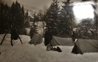 Zimní tábor na Konečné (Beskydy) – sněhová kalamita, ranní probuzení