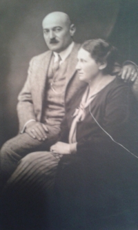 Leopold and Eliška Saxl, grandparents of Petr Poláček. Drasty, around 1933